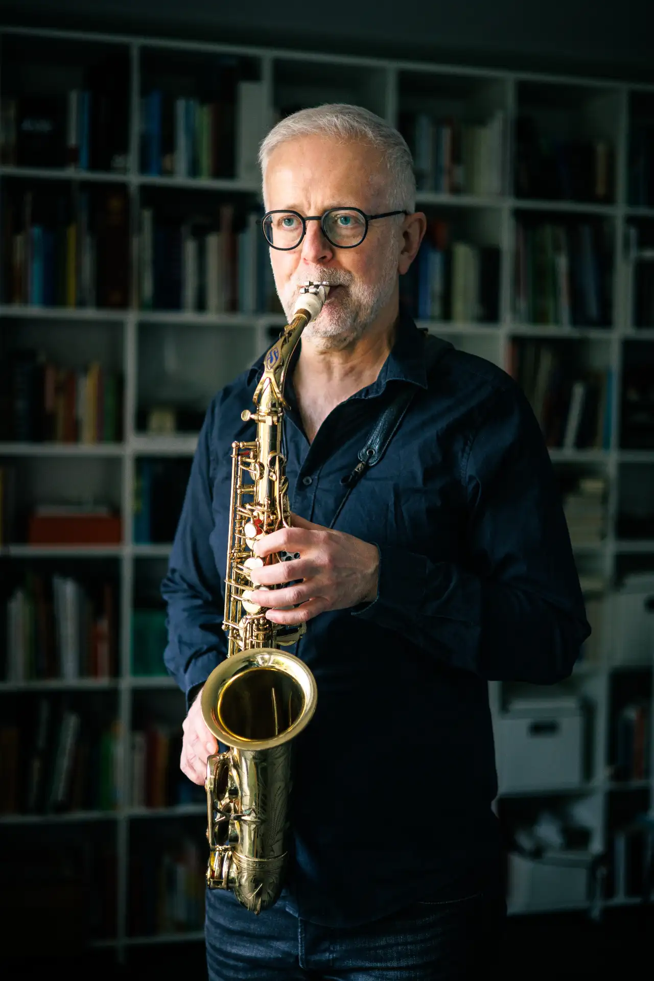 Ulli Jünemann spielt Saxophon - Feature in der FAZ