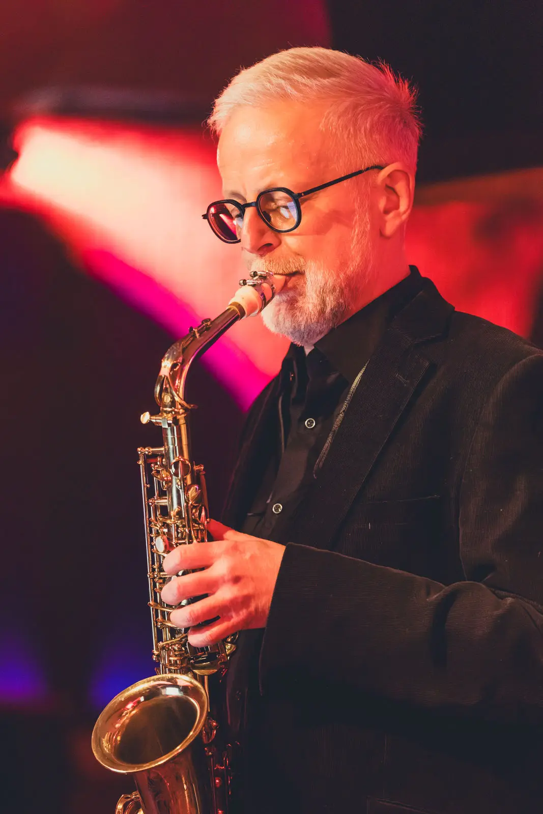 Ulli Jünemann spielt Alt-Saxophon live – Jazzsaxophonist aus Mainz, Foto Andy Sikora